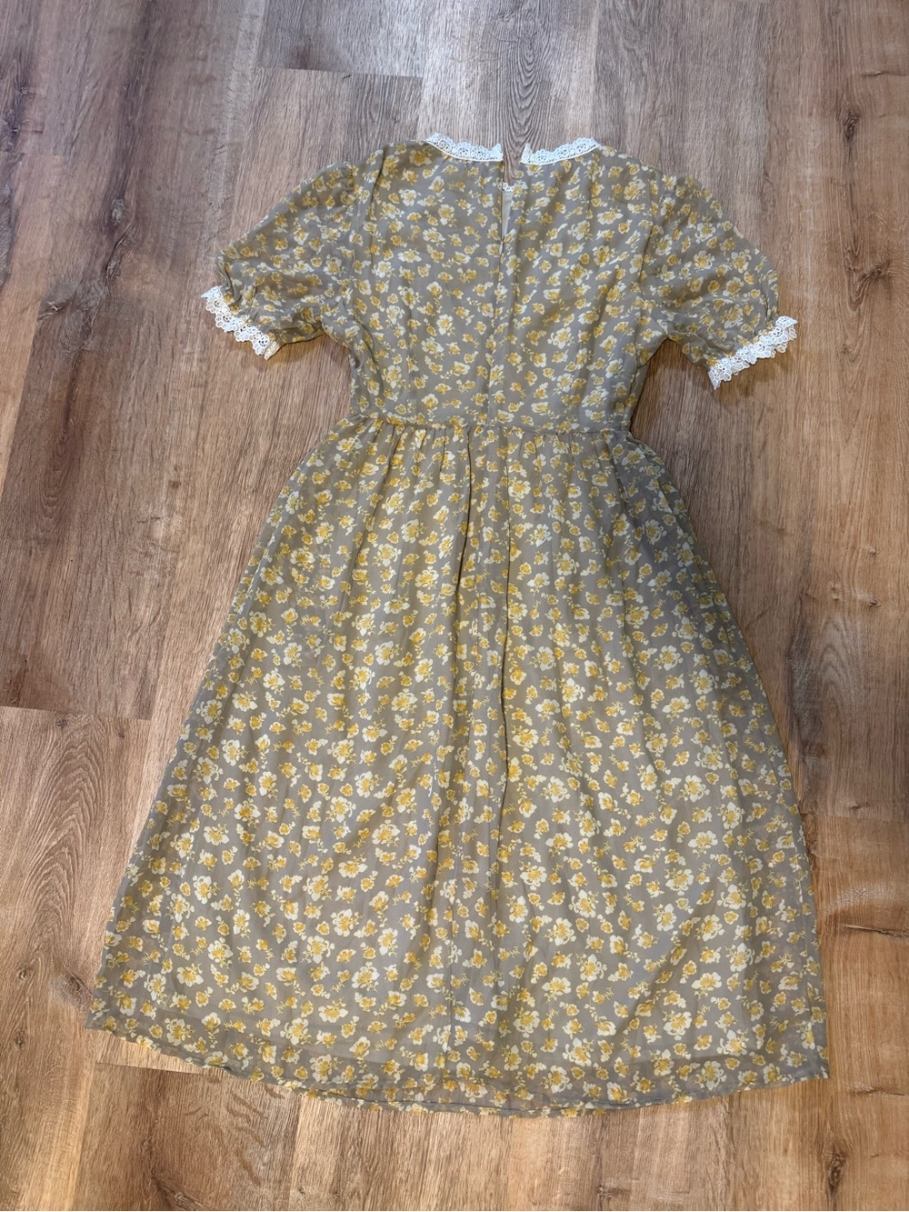 Roolee Vintage-Inspired Midi Dress - Picture 8 of 13